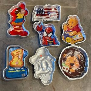 Wilton cake pan Spider-Man Winnie the pooh American flag one lion Donald Duck